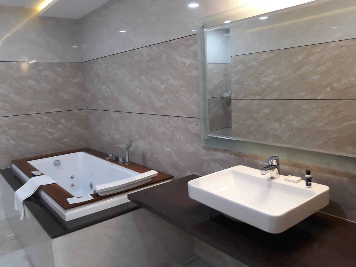 Regenta Central Индор Екстериор снимка