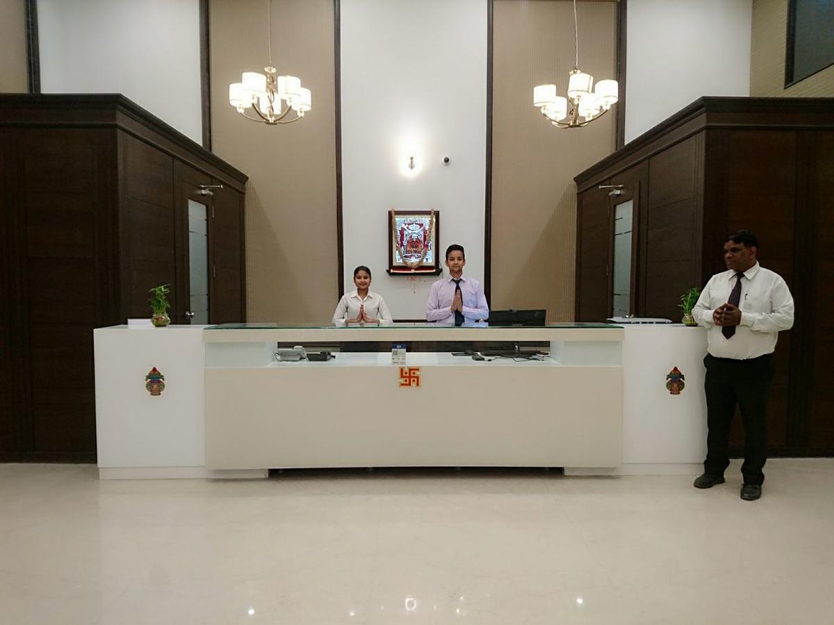 Regenta Central Индор Екстериор снимка