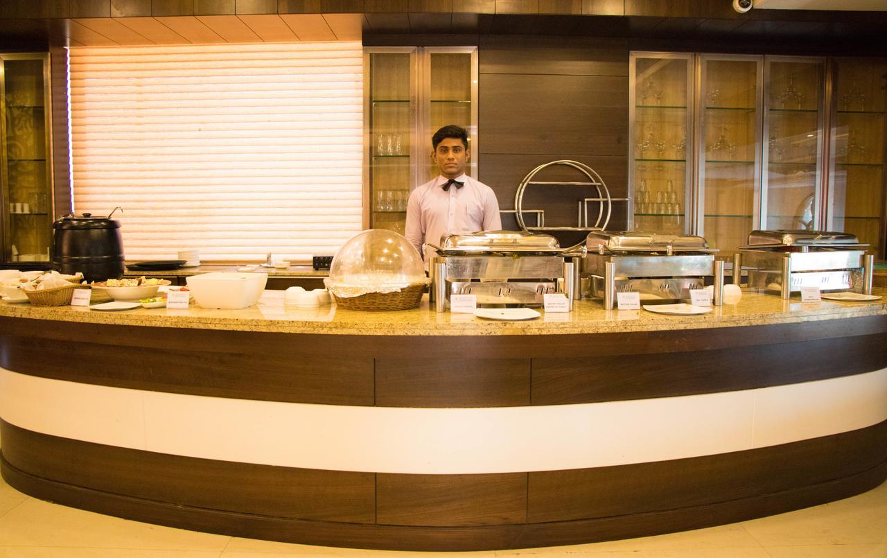 Regenta Central Индор Екстериор снимка