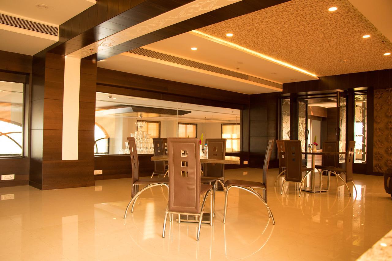 Regenta Central Индор Екстериор снимка
